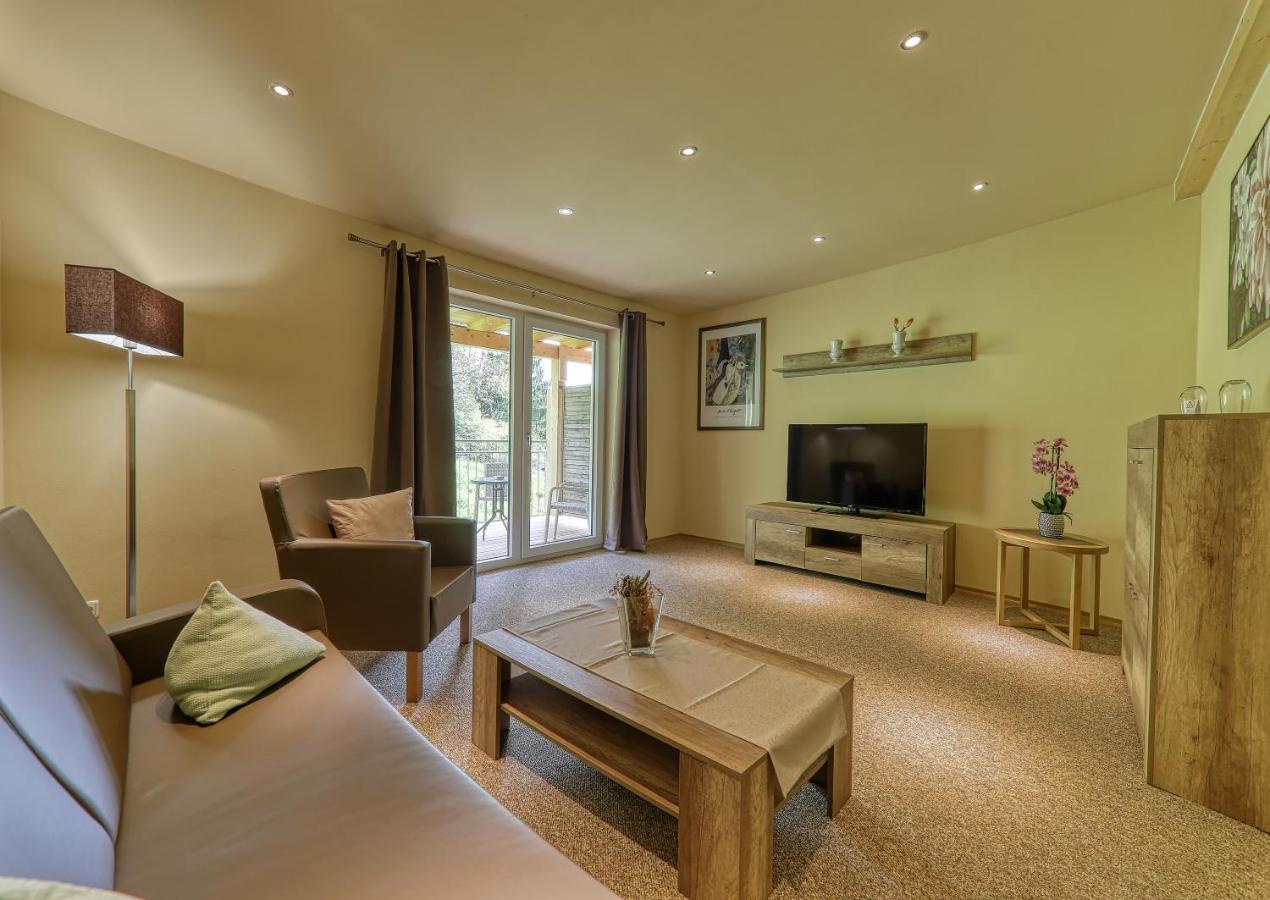 Wellnesshotel Deine Auszeit, Adults Only Achslach Exterior foto