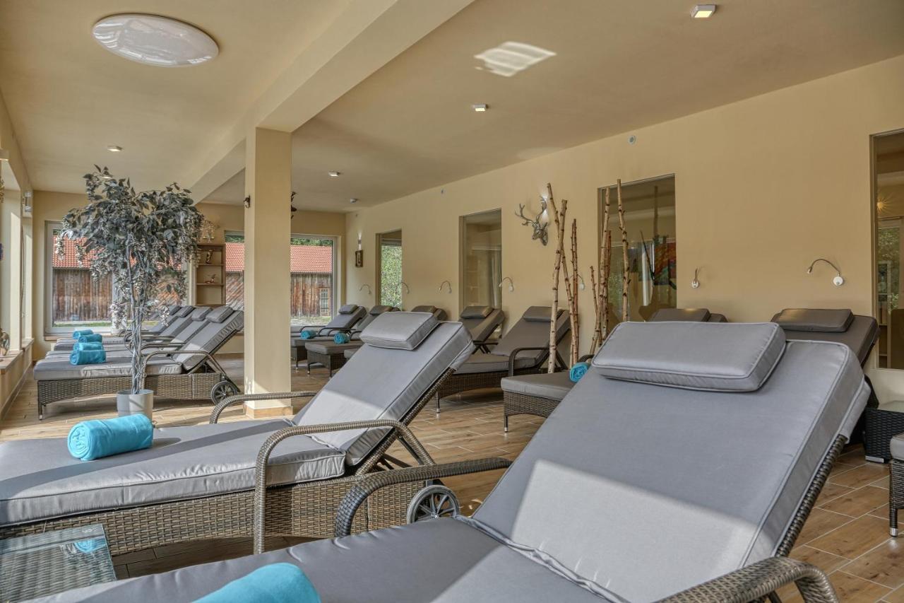 Wellnesshotel Deine Auszeit, Adults Only Achslach Exterior foto