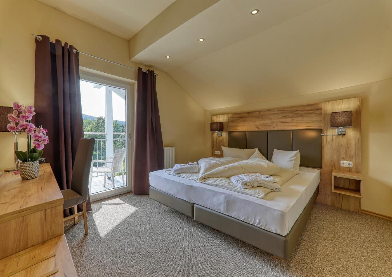 Wellnesshotel Deine Auszeit, Adults Only Achslach Exterior foto