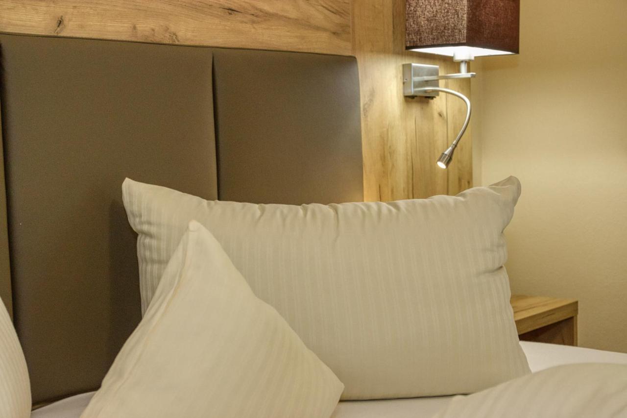 Wellnesshotel Deine Auszeit, Adults Only Achslach Exterior foto