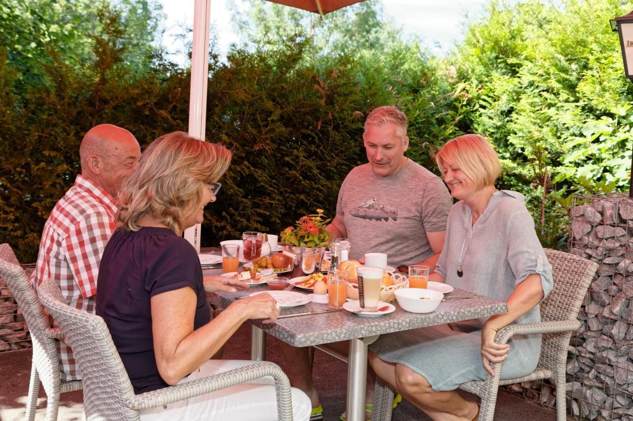 Wellnesshotel Deine Auszeit, Adults Only Achslach Exterior foto