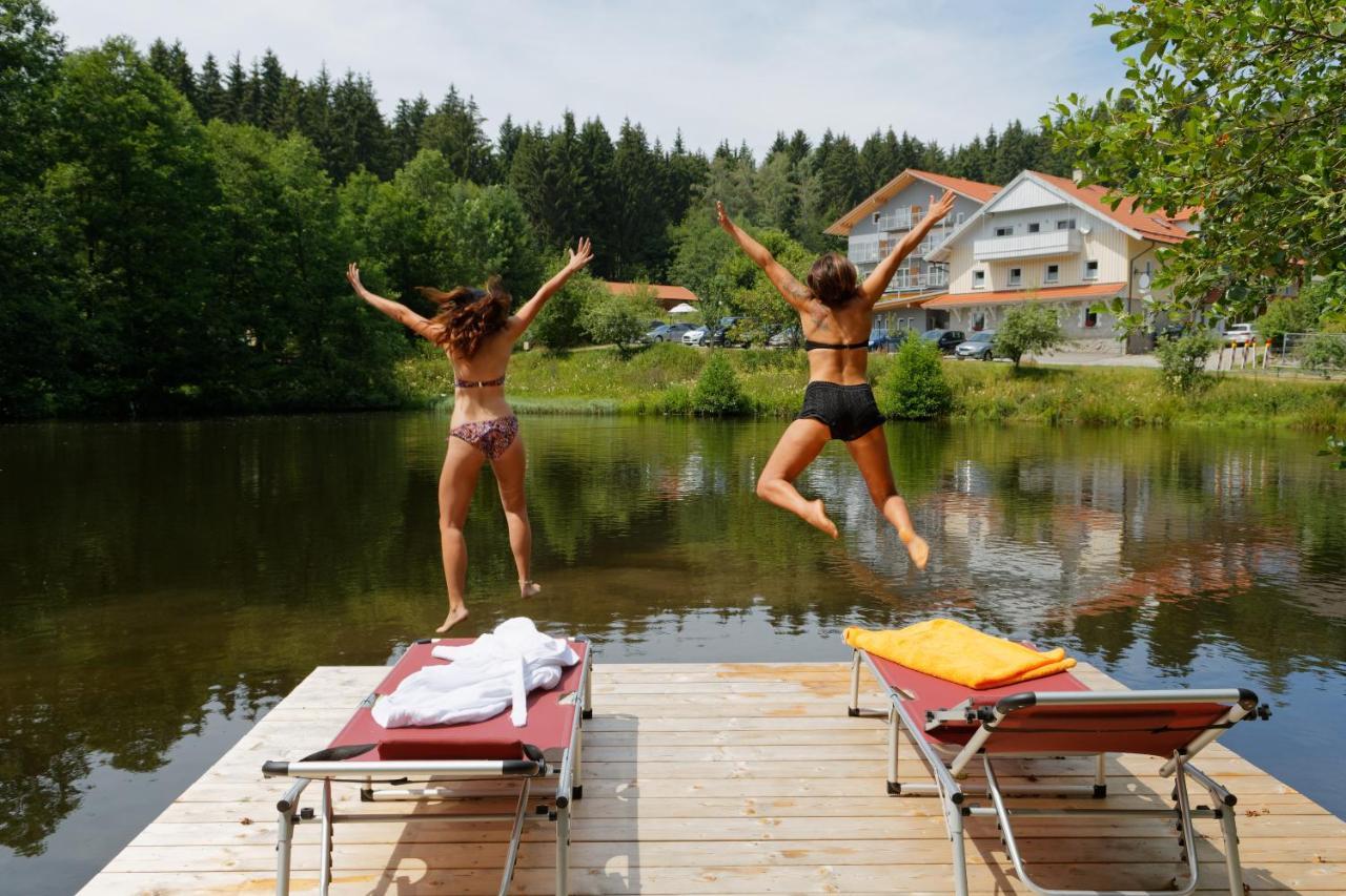 Wellnesshotel Deine Auszeit, Adults Only Achslach Exterior foto