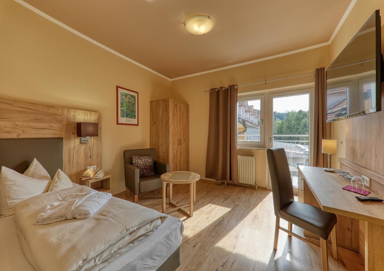 Wellnesshotel Deine Auszeit, Adults Only Achslach Exterior foto
