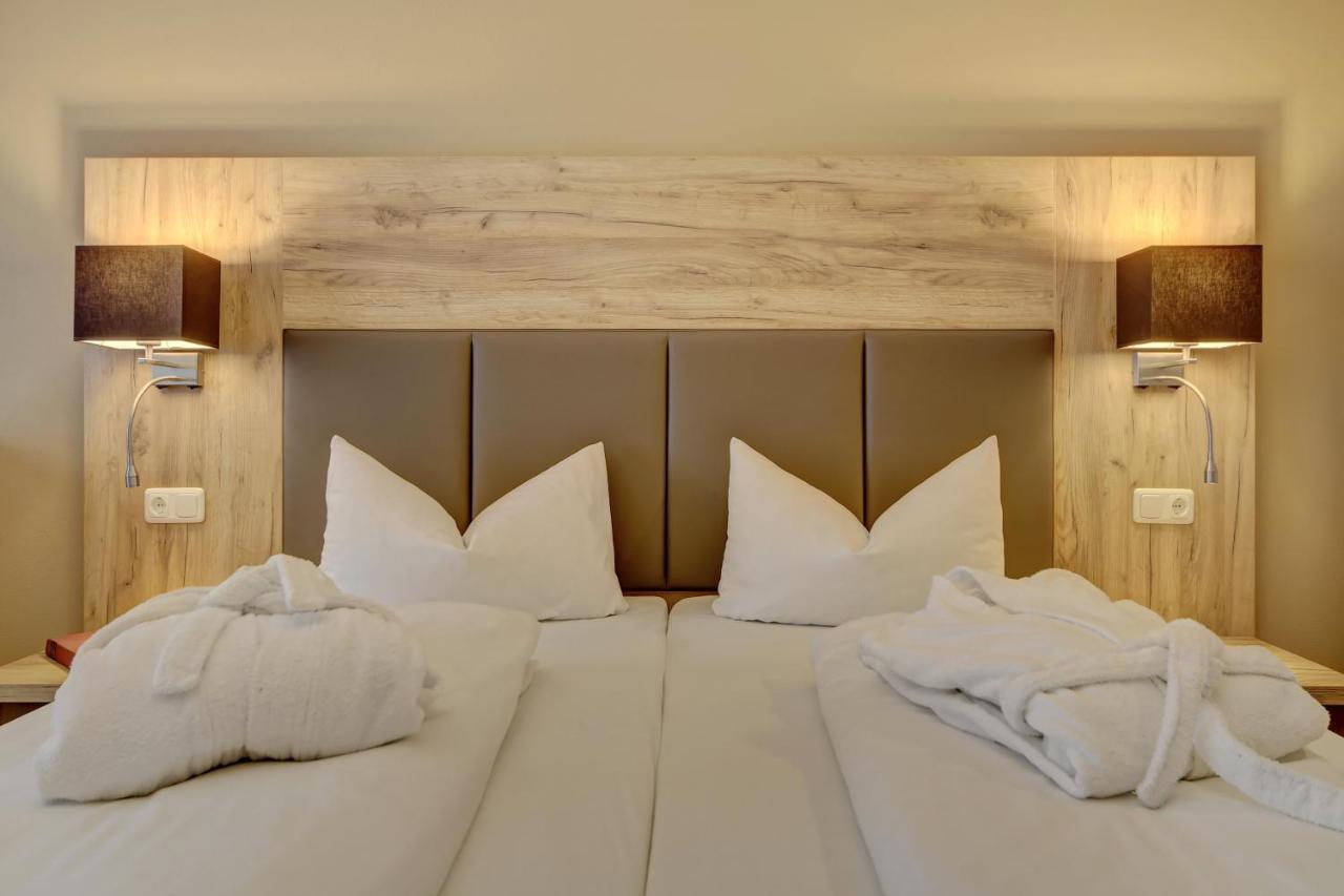 Wellnesshotel Deine Auszeit, Adults Only Achslach Exterior foto