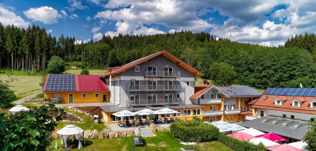 Wellnesshotel Deine Auszeit, Adults Only Achslach Exterior foto