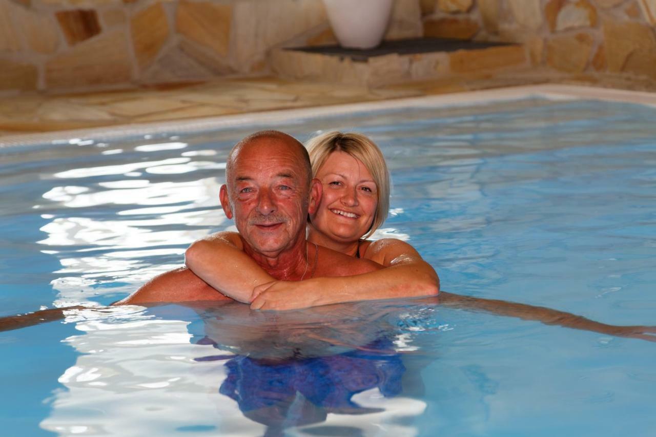 Wellnesshotel Deine Auszeit, Adults Only Achslach Exterior foto