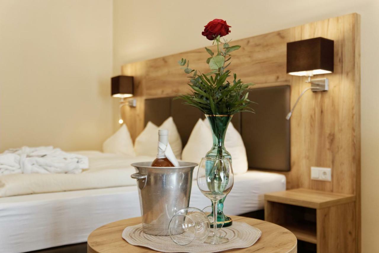 Wellnesshotel Deine Auszeit, Adults Only Achslach Exterior foto